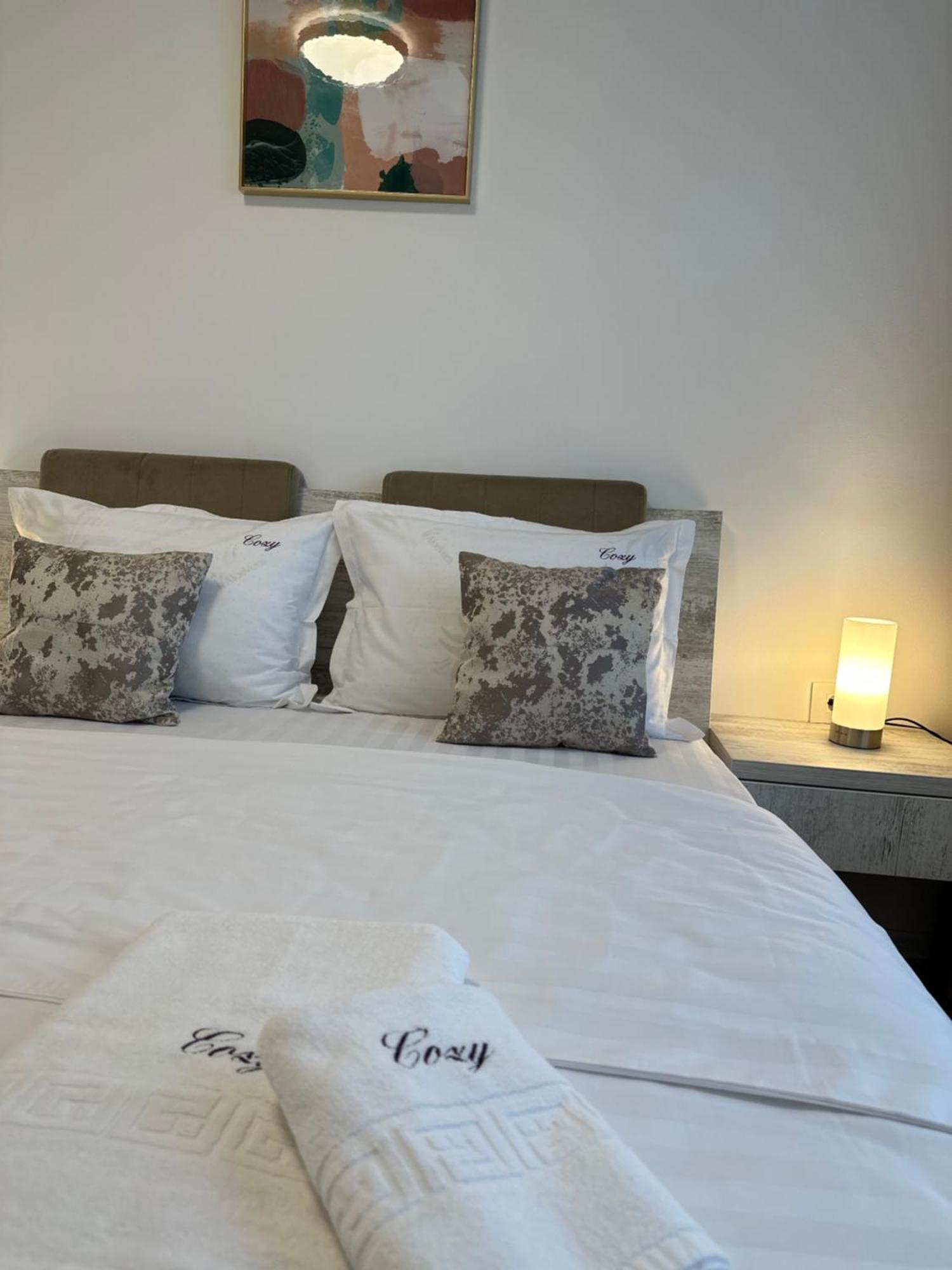Coresi Mall Exclusive #Collection Apartments & Studios Brasov Bagian luar foto