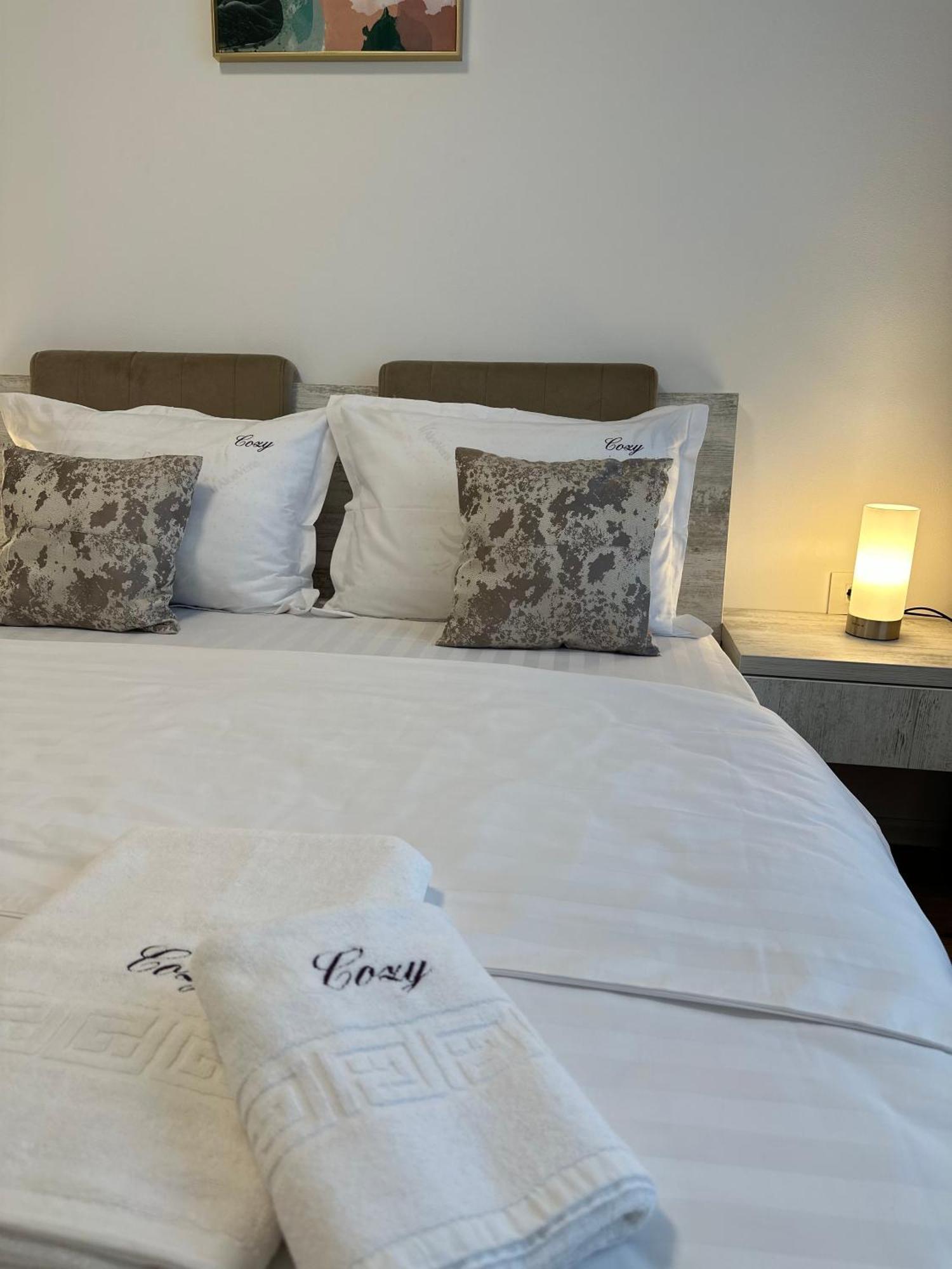 Coresi Mall Exclusive #Collection Apartments & Studios Brasov Bagian luar foto