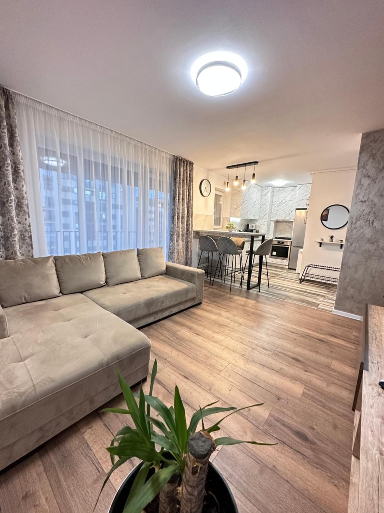 Coresi Mall Exclusive #Collection Apartments & Studios Brasov Bagian luar foto