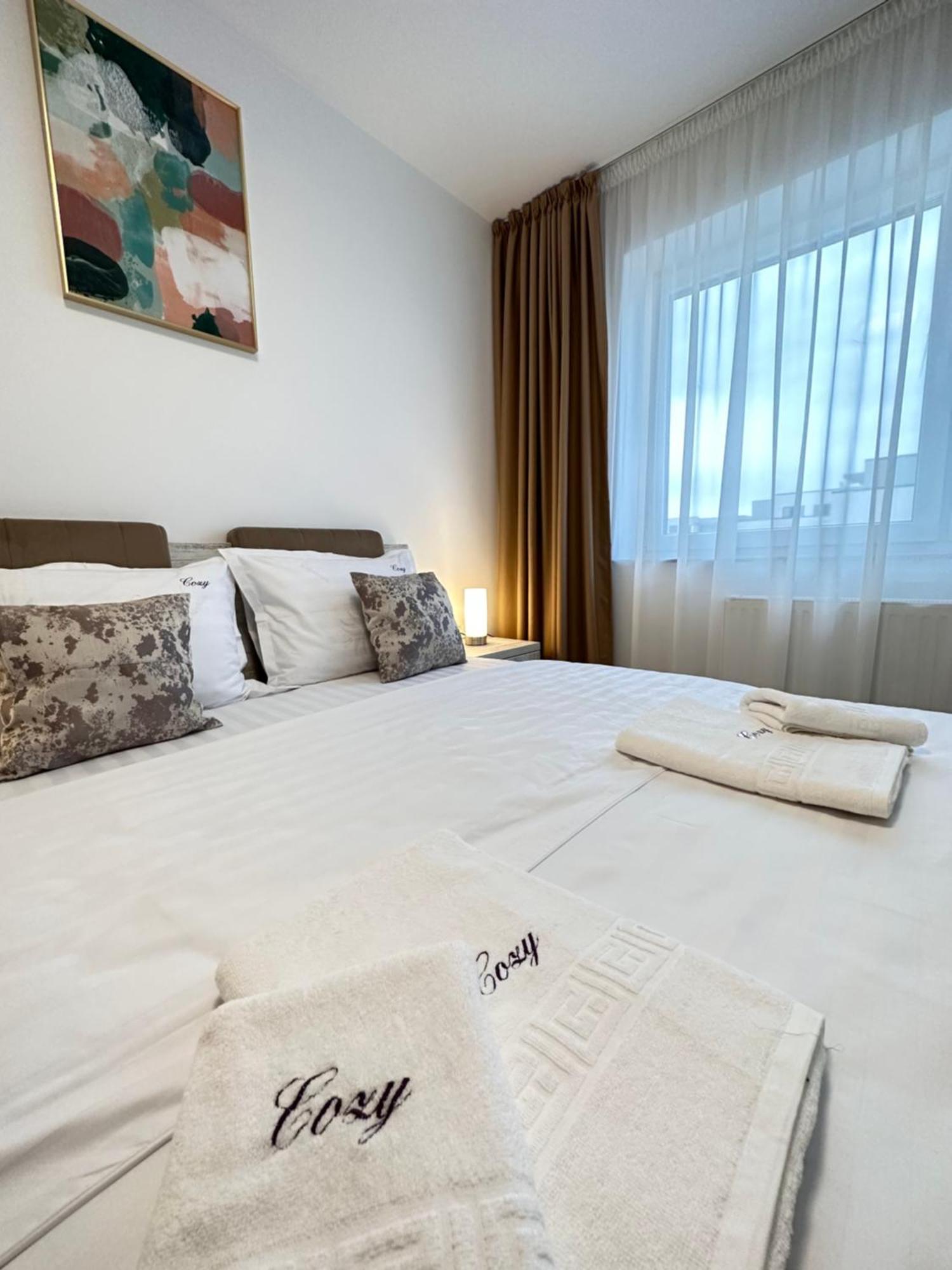 Coresi Mall Exclusive #Collection Apartments & Studios Brasov Bagian luar foto
