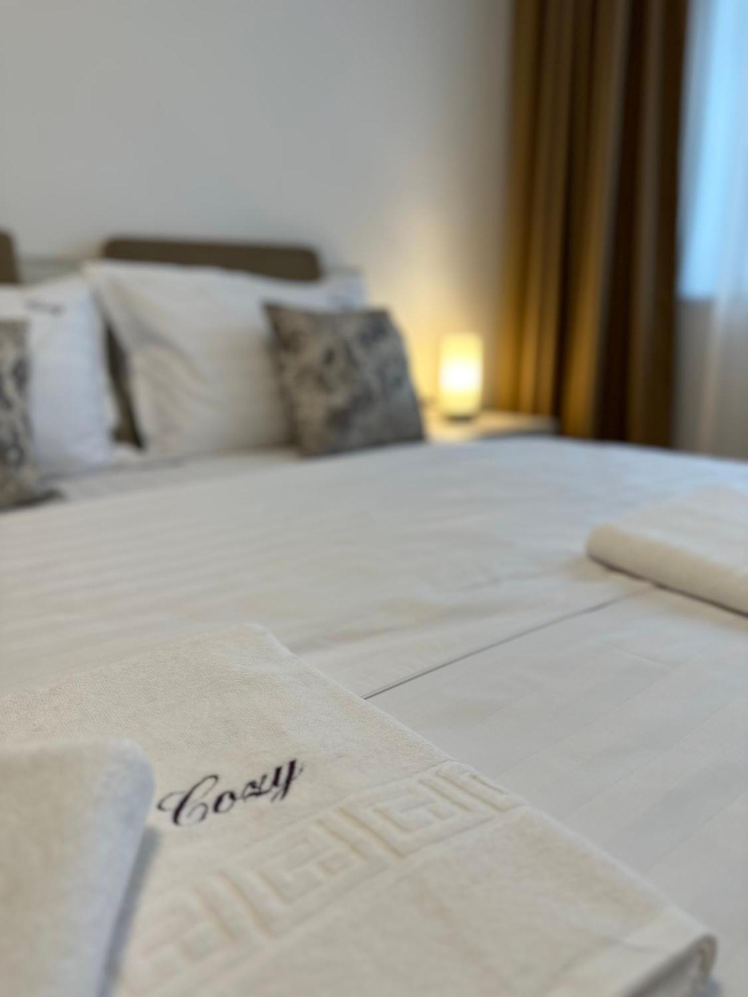 Coresi Mall Exclusive #Collection Apartments & Studios Brasov Bagian luar foto