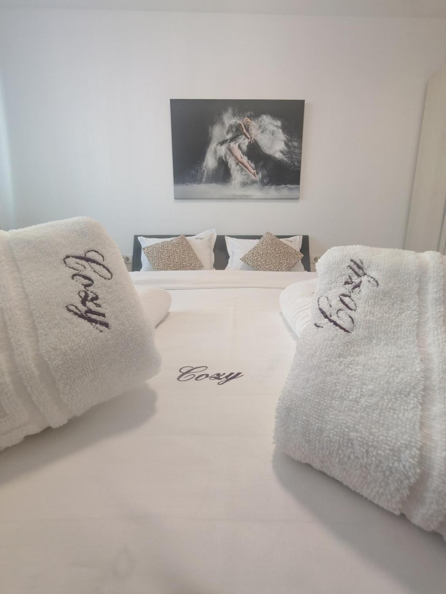 Coresi Mall Exclusive #Collection Apartments & Studios Brasov Bagian luar foto