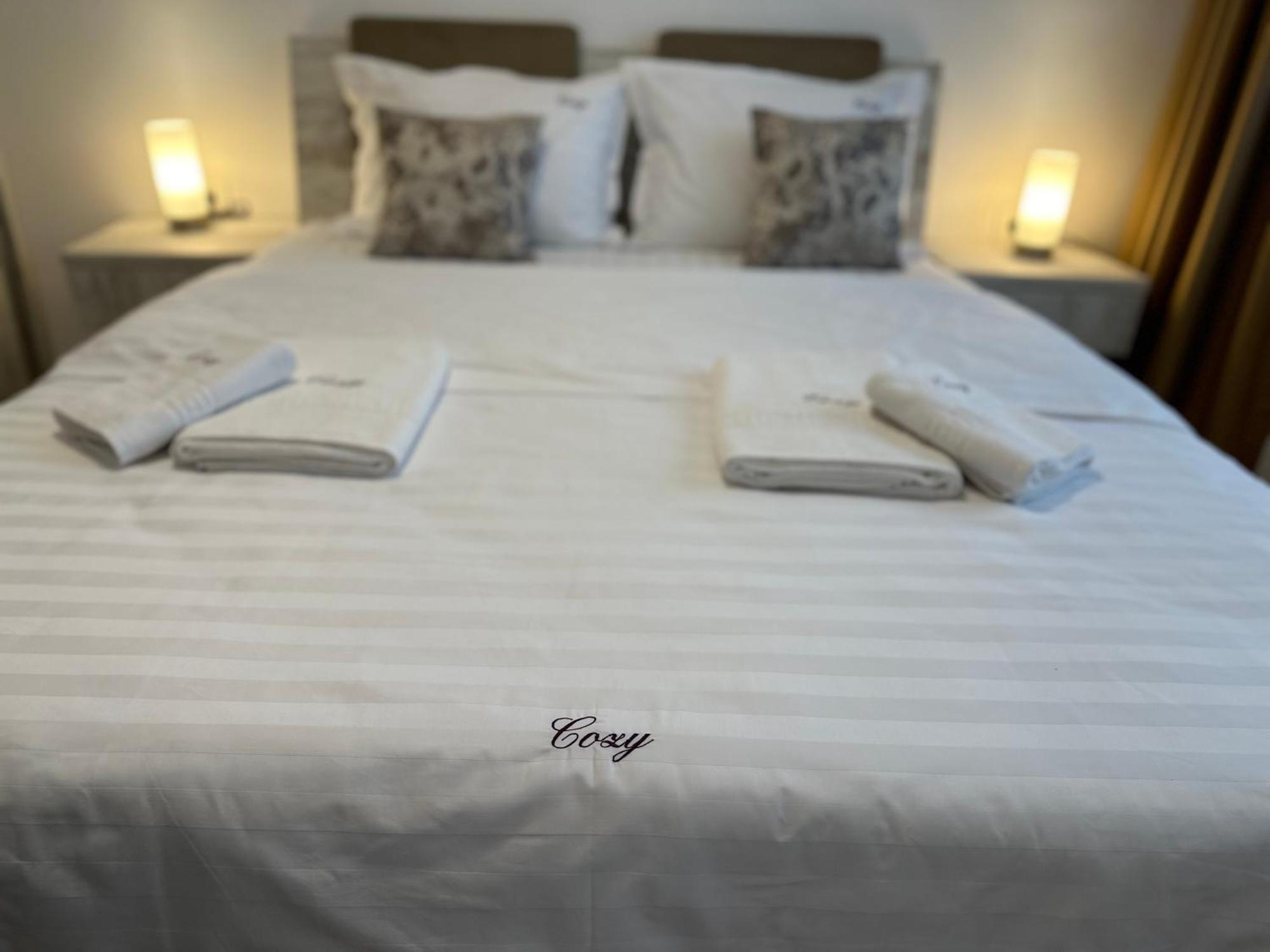 Coresi Mall Exclusive #Collection Apartments & Studios Brasov Bagian luar foto
